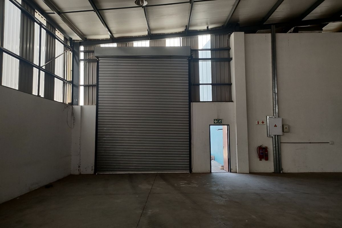 947m2  Warehouse  - TO LEASE or FOR SALE at R9 540 000.00 plus vat - Photo 4