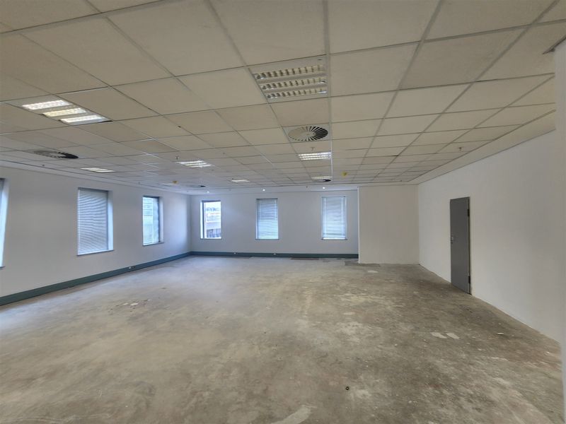 1976sqm Office space to let in Sandton - Photo 7