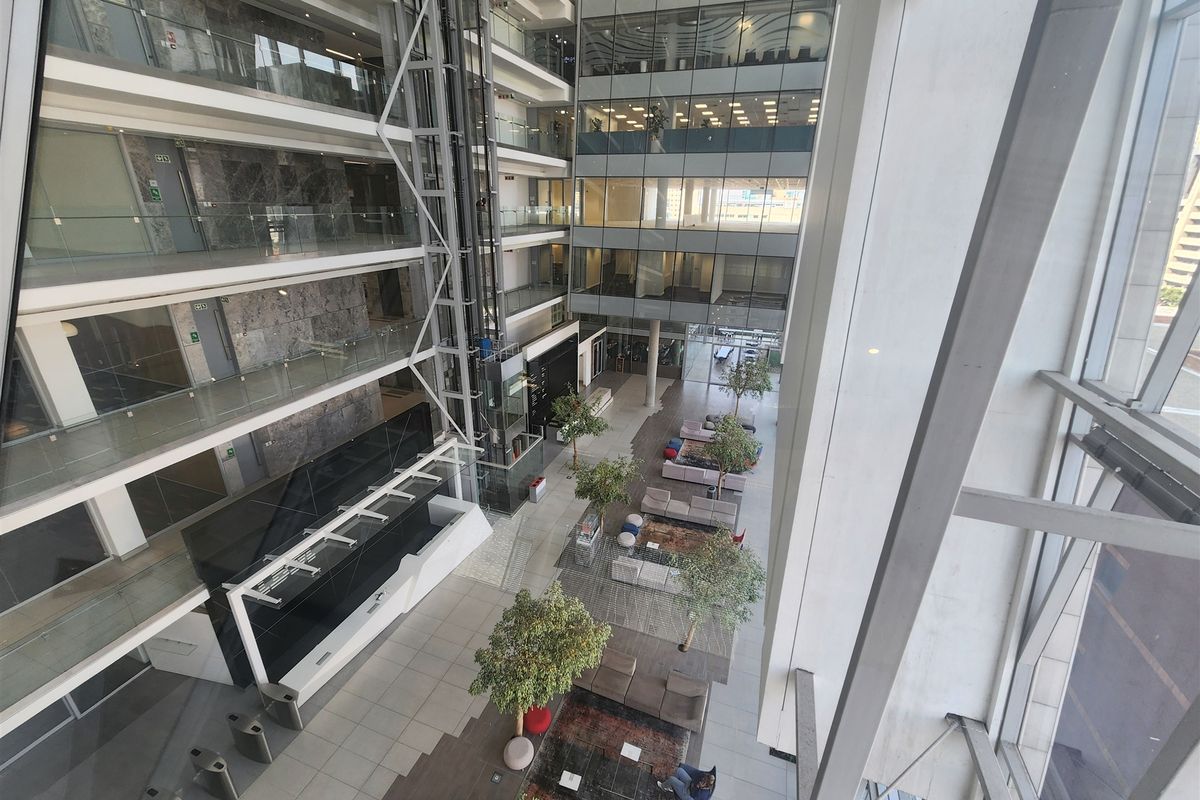 1976sqm Office space to let in Sandton - Photo 3