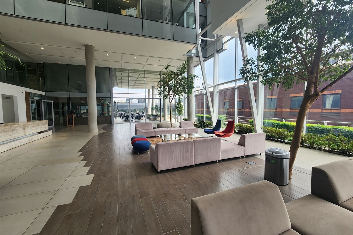 1976sqm Office space to let in Sandton - Photo 2
