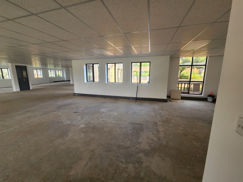 480sqm Offices to let in Sandown, Sandtown - Photo 4