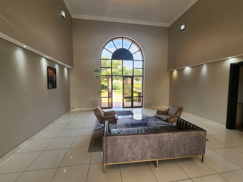 480sqm Offices to let in Sandown, Sandtown - Photo 2