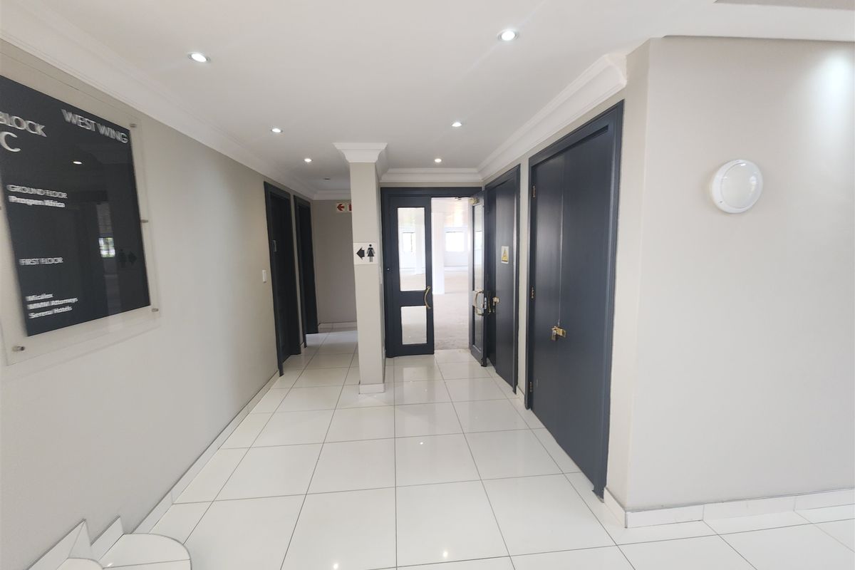 480sqm Offices to let in Sandown, Sandtown - Photo 3