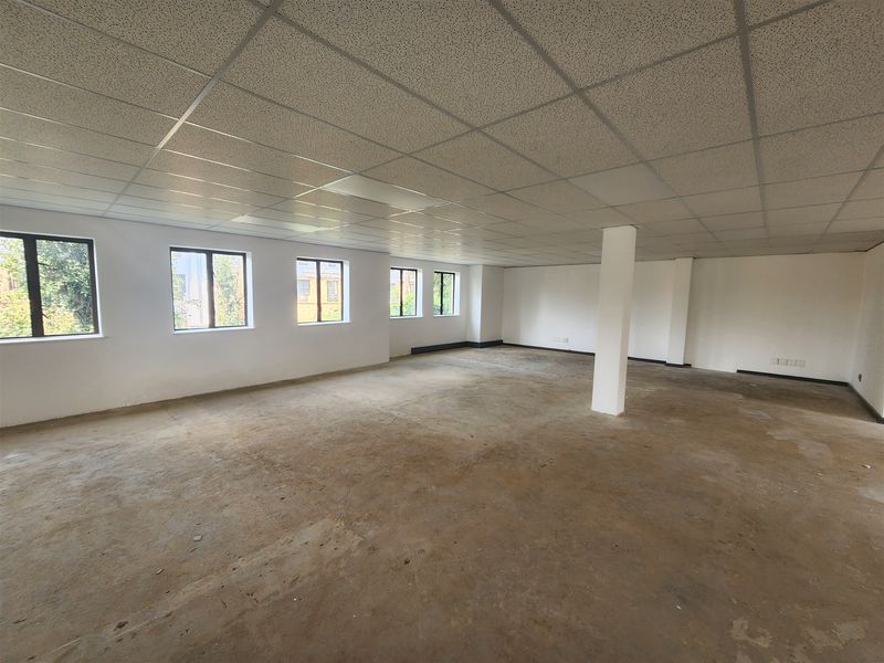 480sqm Offices to let in Sandown, Sandtown - Photo 9