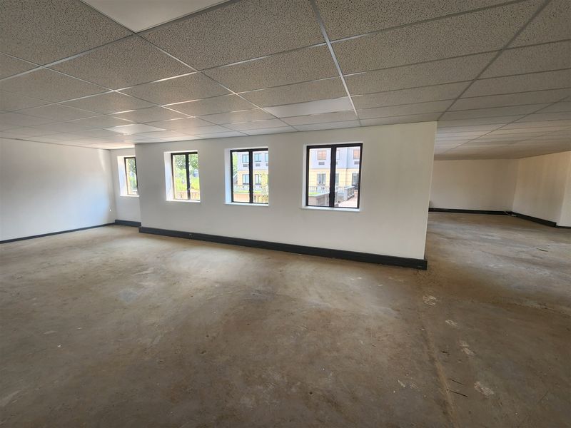 480sqm Offices to let in Sandown, Sandtown - Photo 8