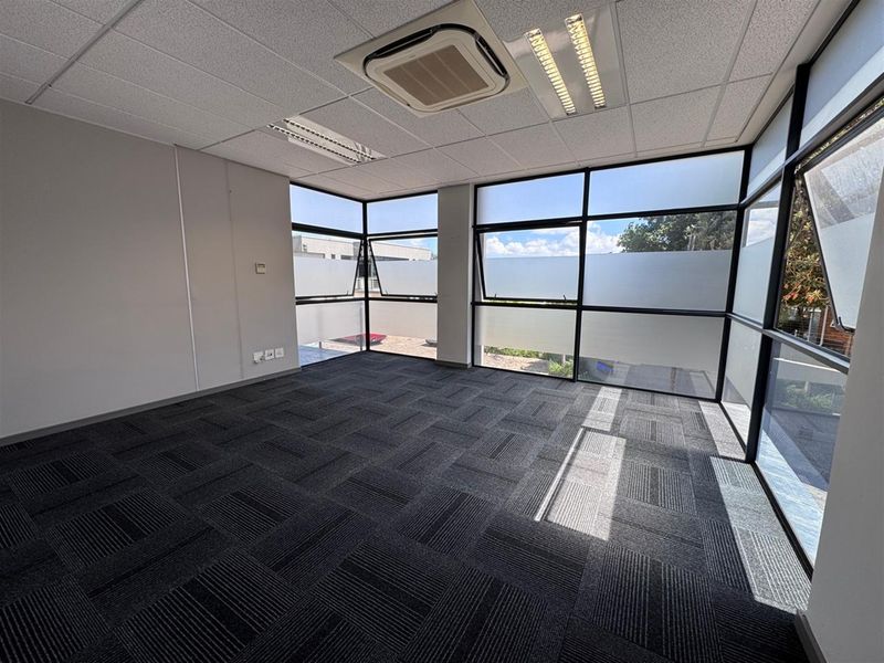 301.8m2  Offices to let in Sandhurst-Sandton - Photo 7