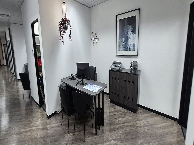 693.61sqm Office to let in Illovo - Photo 3