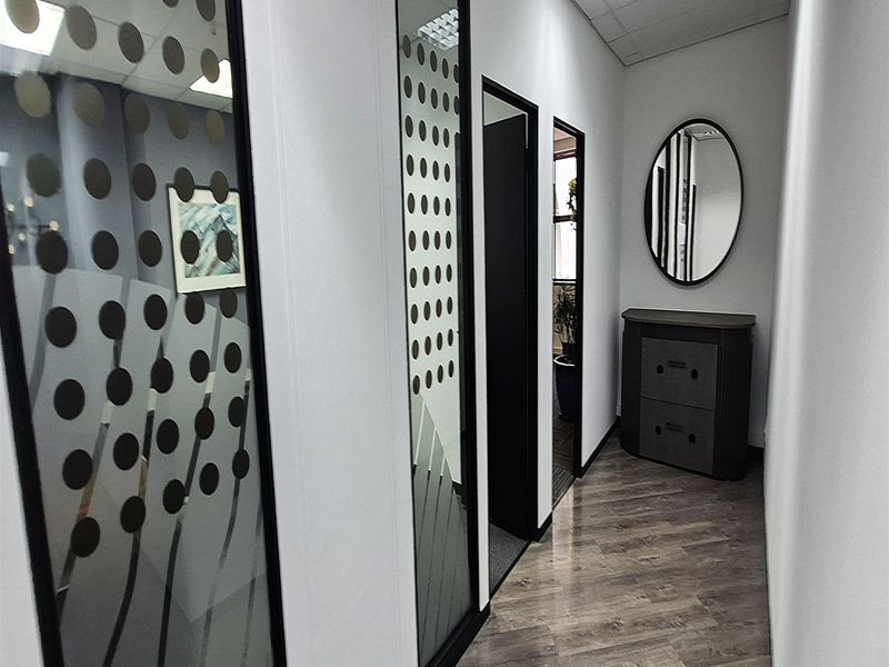 693.61sqm Office to let in Illovo - Photo 4