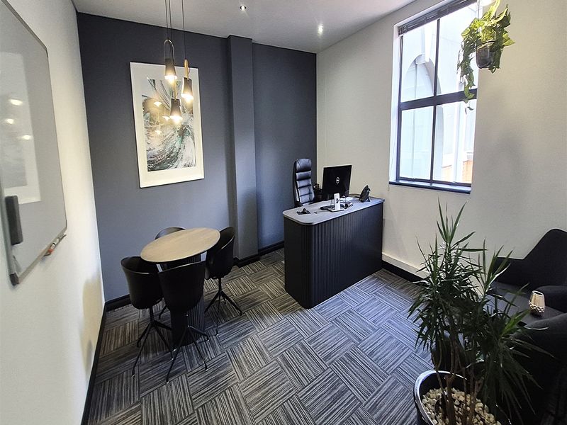 693.61sqm Office to let in Illovo - Photo 2