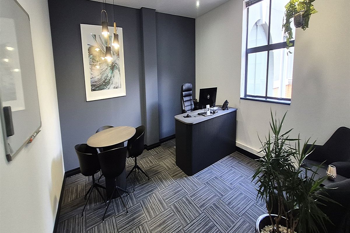 693.61sqm Office to let in Illovo - Photo 2