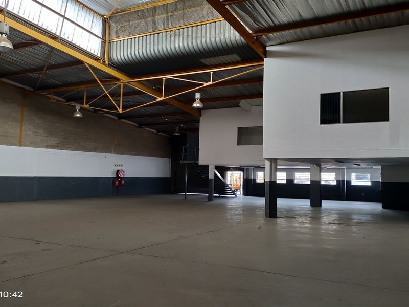 567m2  Warehouse  - TO LEASE - Photo 9
