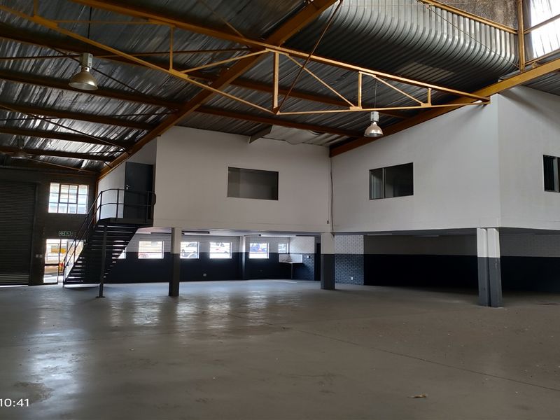 567m2  Warehouse  - TO LEASE - Photo 8