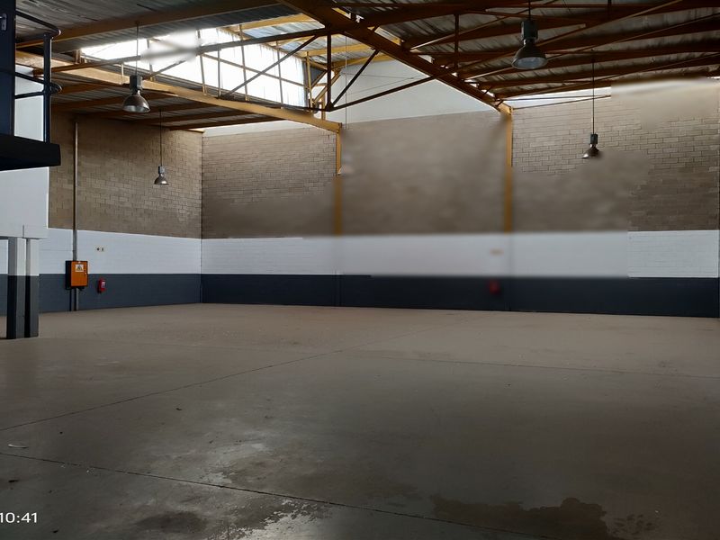 567m2  Warehouse  - TO LEASE - Photo 6