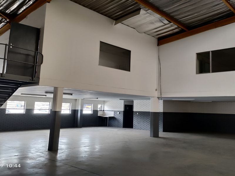 567m2  Warehouse  - TO LEASE - Photo 5