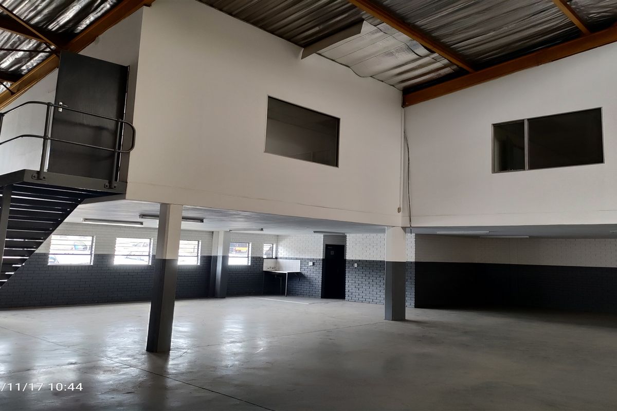 567m2  Warehouse  - TO LEASE - Photo 5
