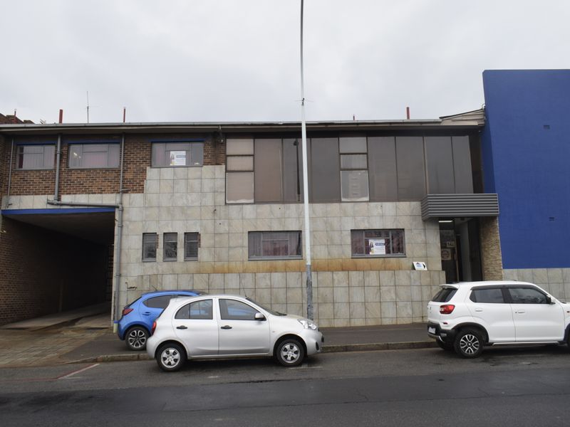 Looking to advertise a commercial property for sale, ideal for offices with approximately 9 rooms? - Photo 2