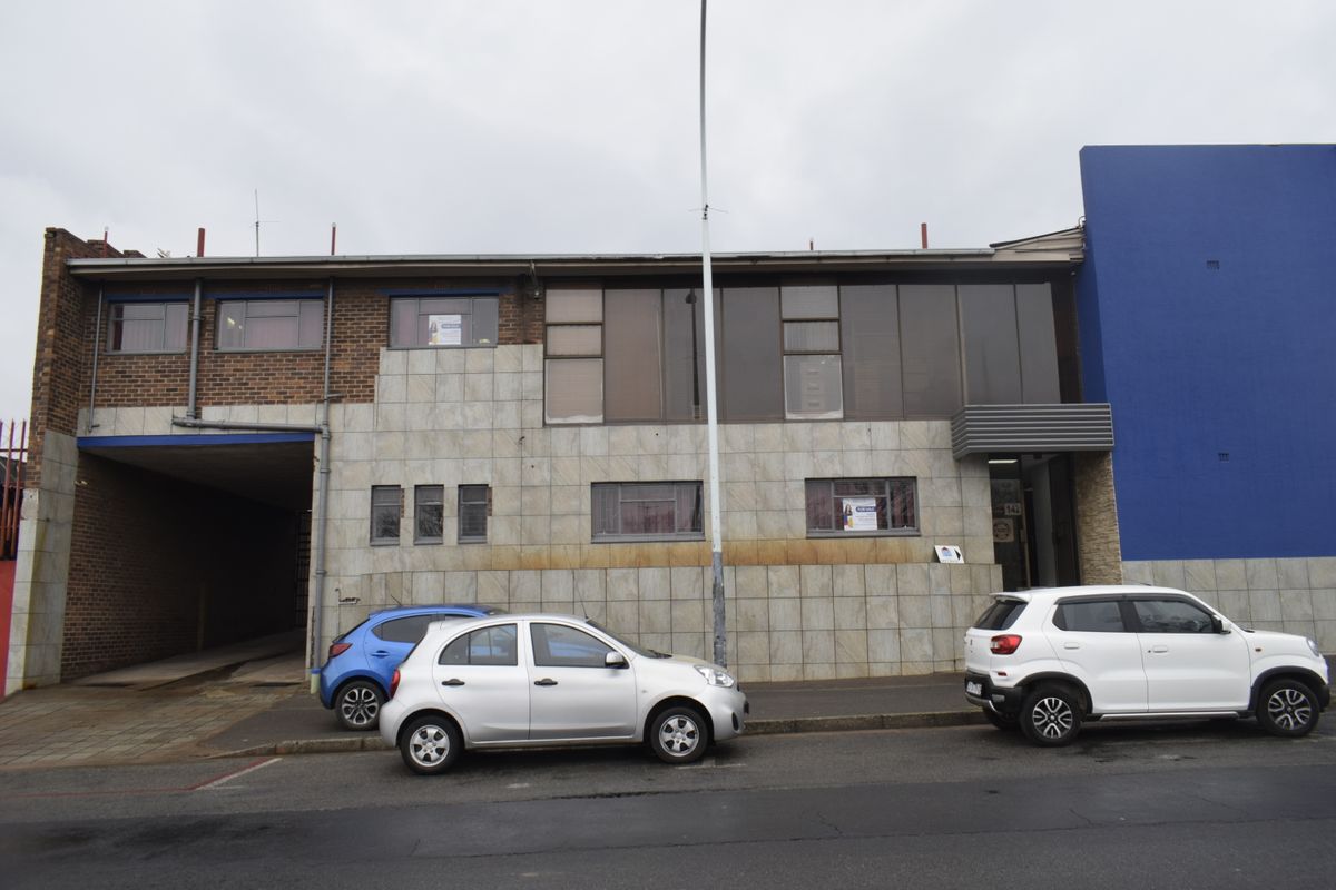 Looking to advertise a commercial property for sale, ideal for offices with approximately 9 rooms? - Photo 2