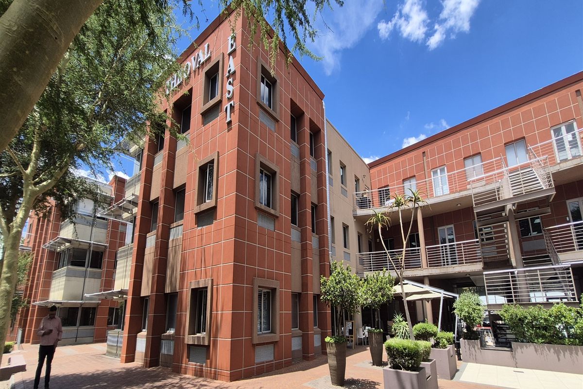 641m2 Offices to let in Illovo, Sandton - Photo 2