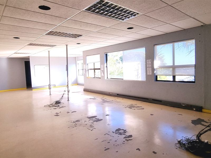 Office space to let in Bryanston - Photo 10