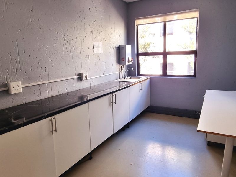 Office space to let in Bryanston - Photo 6
