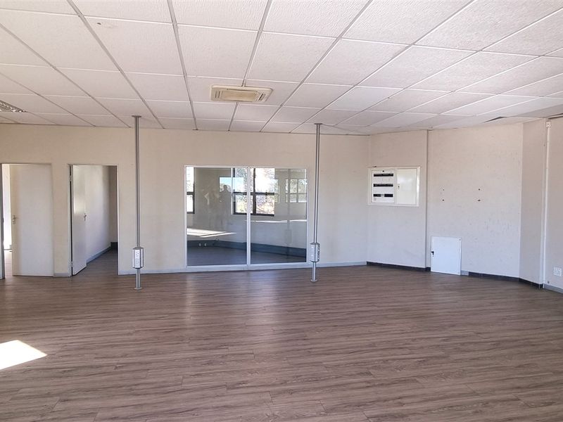 Office space to let in Bryanston - Photo 3