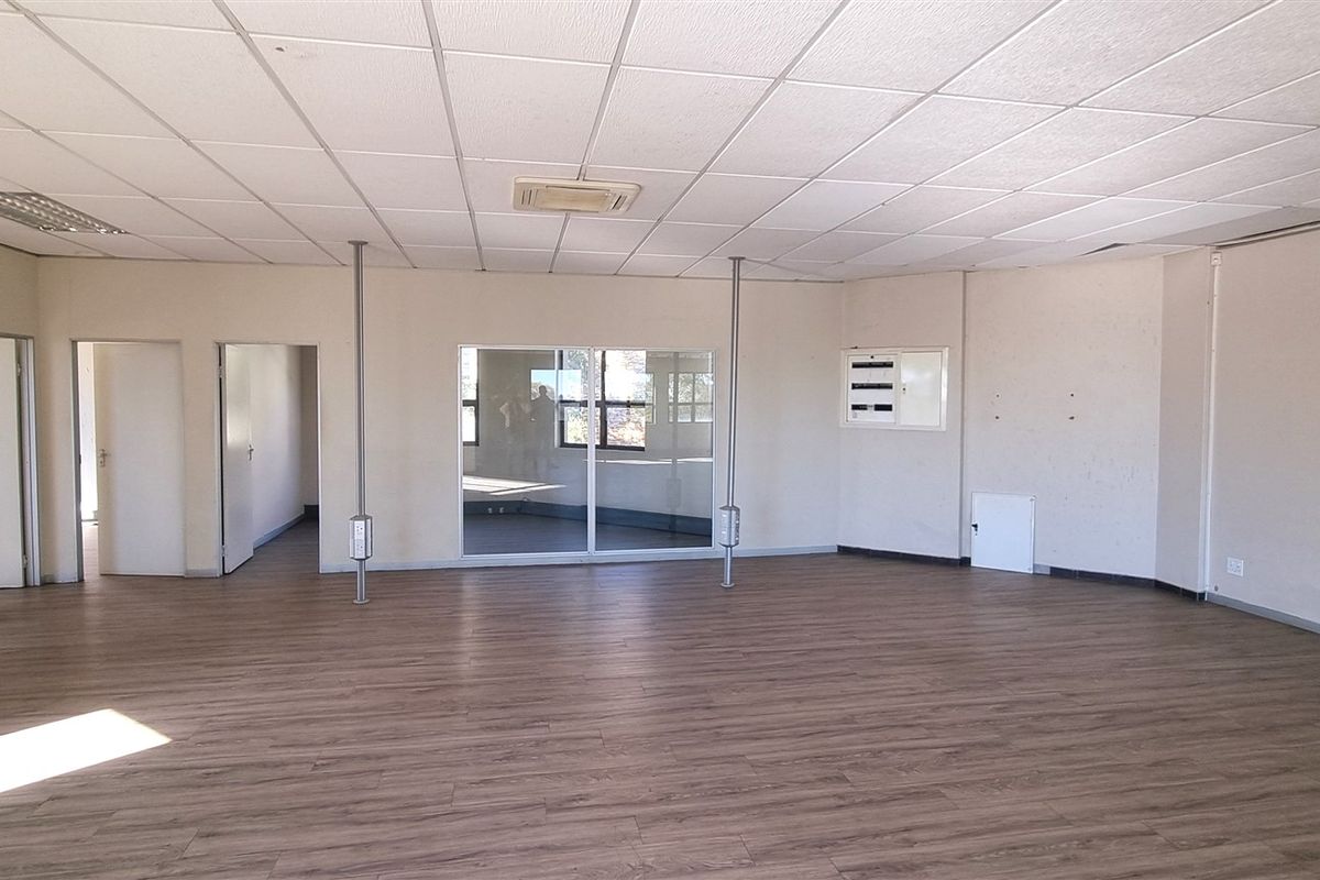 Office space to let in Bryanston - Photo 3