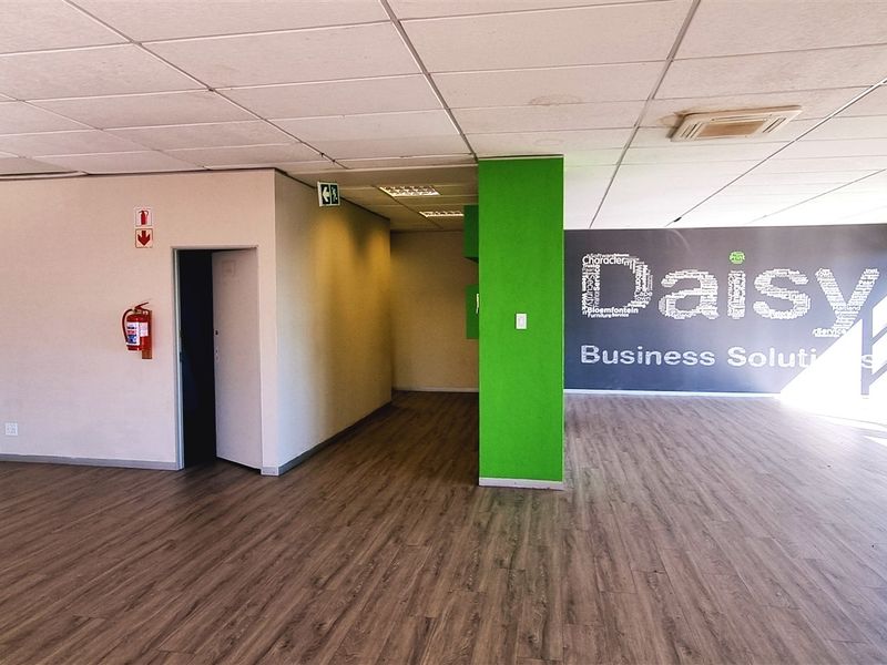 Office space to let in Bryanston - Photo 5