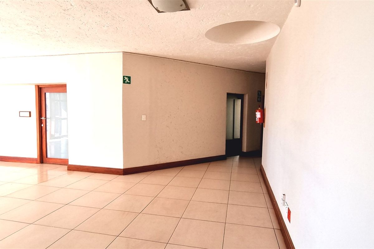 Office space to let in Bryanston - Photo 2