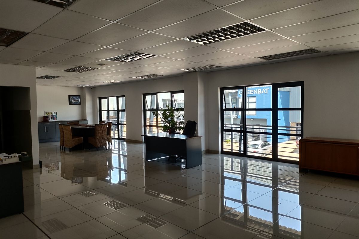 12925m2  Warehouse  - FOR SALETor TO LEASE - Photo 5