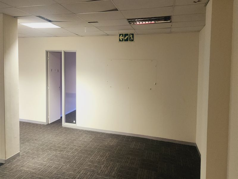 1929,74sqm Offices to let in Sandown, Sandton - Photo 7