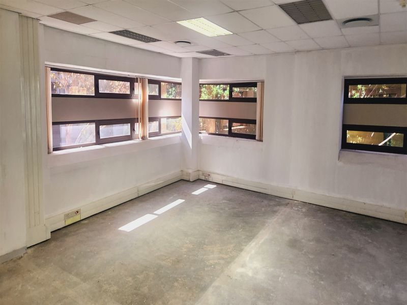 1929,74sqm Offices to let in Sandown, Sandton - Photo 6