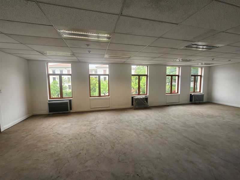 684,39smq Office space to let in Strathavon, Sandton - Photo 10
