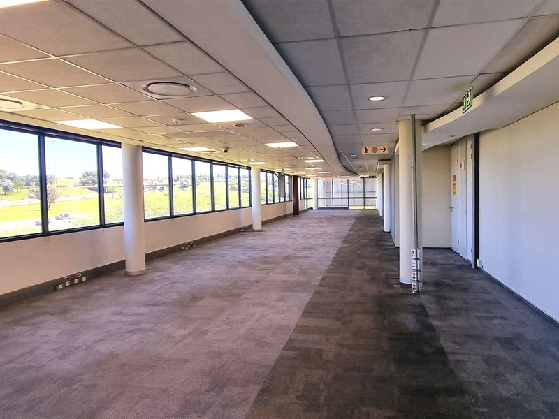 Freestanding building to let in Woodmead North - Photo 8