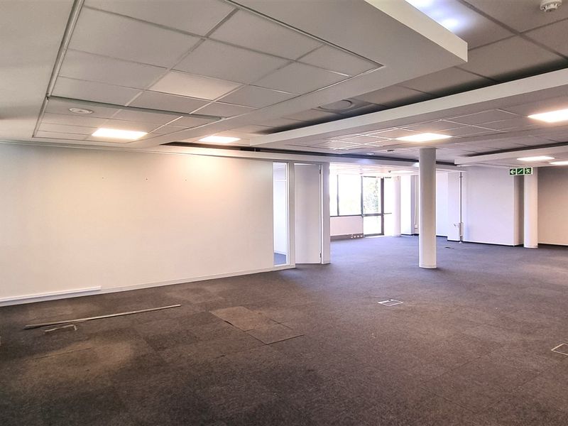 Freestanding building to let in Woodmead North - Photo 10