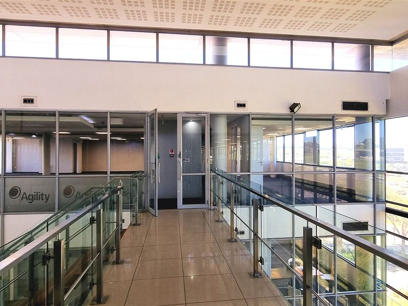 Freestanding building to let in Woodmead North - Photo 9