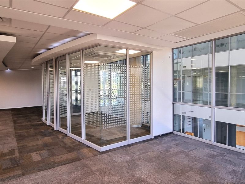 Freestanding building to let in Woodmead North - Photo 7