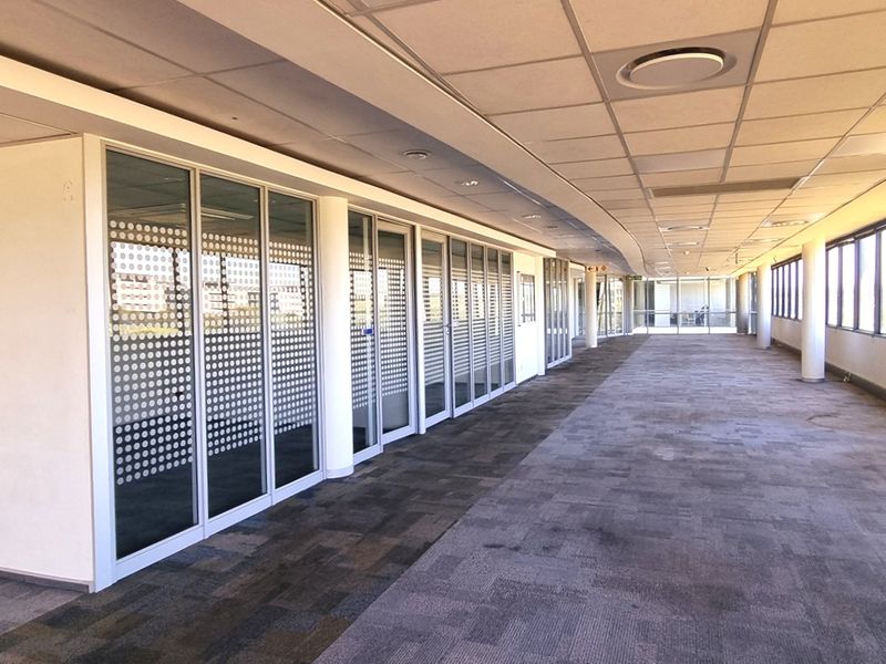 Freestanding building to let in Woodmead North - Photo 4