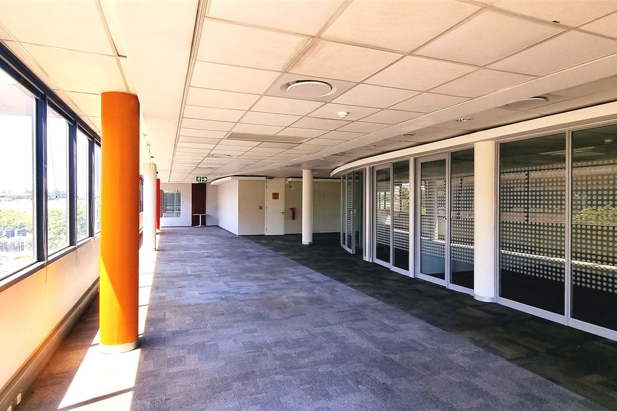 Freestanding building to let in Woodmead North - Photo 5