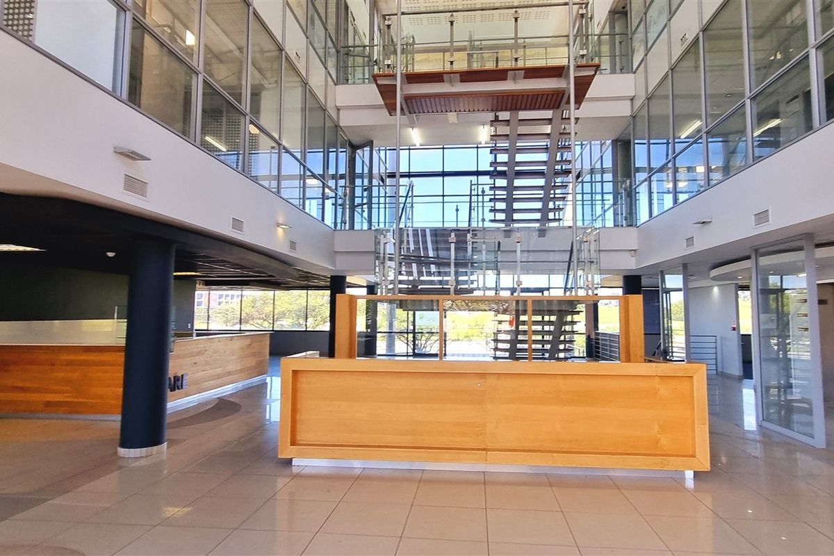 Freestanding building to let in Woodmead North - Photo 2