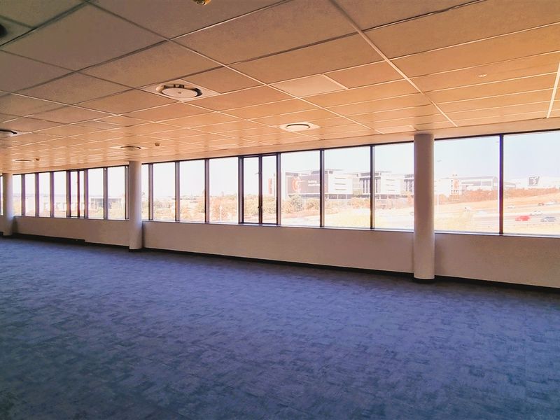 Office space to let on 1st floor in Woodmead North - Photo 8