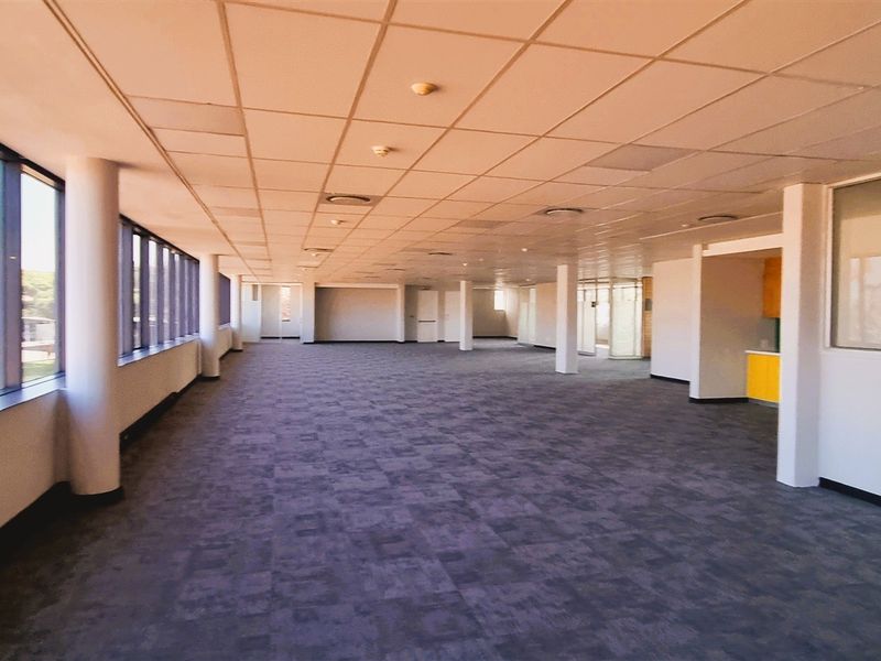 Office space to let on 1st floor in Woodmead North - Photo 6