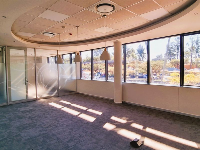 Office space to let on 1st floor in Woodmead North - Photo 3