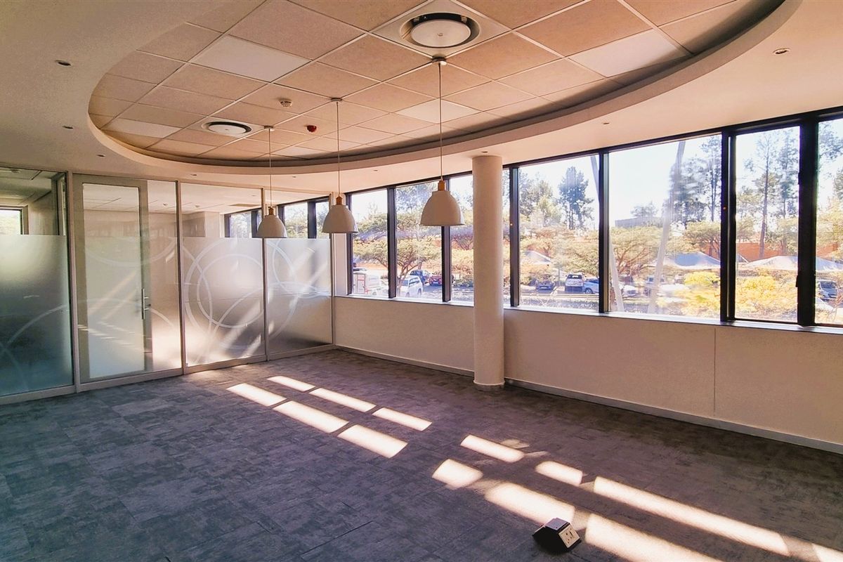 Office space to let on 1st floor in Woodmead North - Photo 3