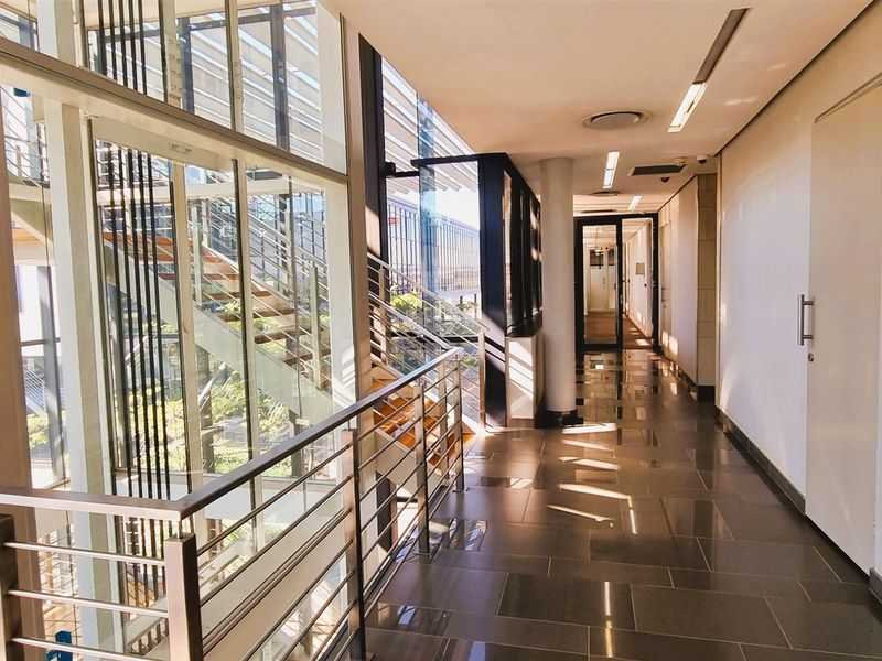 Office space to let on 1st floor in Woodmead North - Photo 2