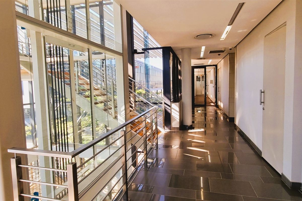 Office space to let on 1st floor in Woodmead North - Photo 2