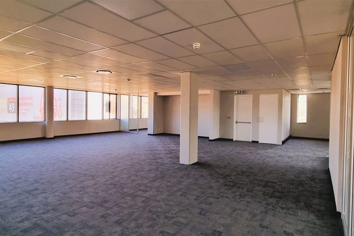 Office space to let on 1st floor in Woodmead North - Photo 5