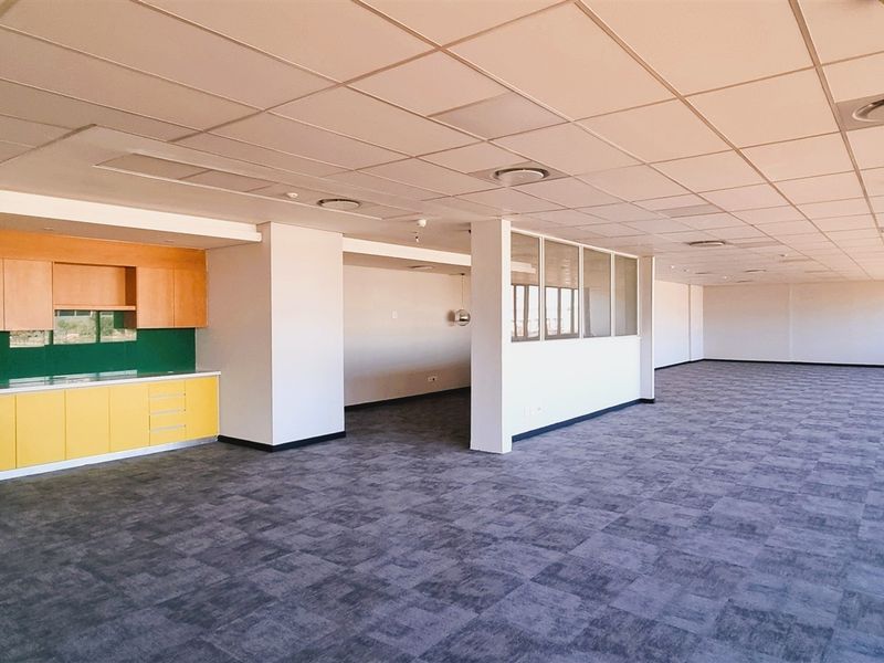 Office space to let on 1st floor in Woodmead North - Photo 4