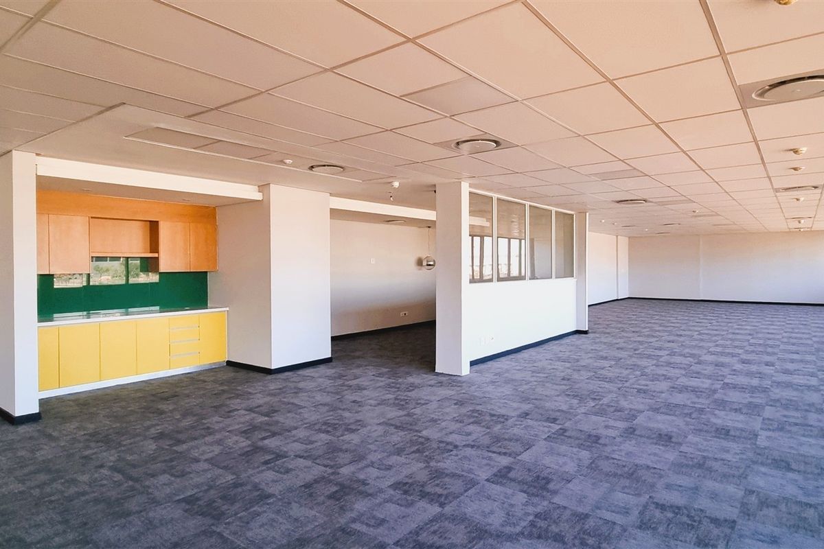 Office space to let on 1st floor in Woodmead North - Photo 4