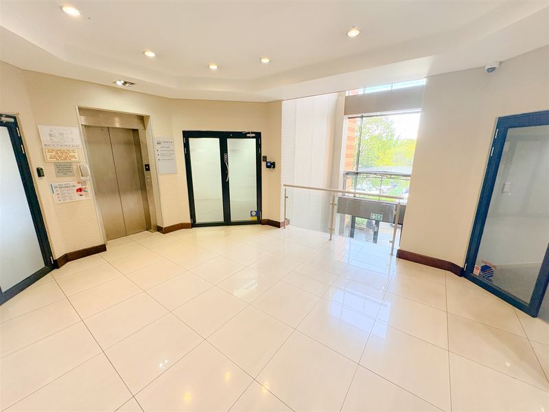 Office building to let - Photo 2