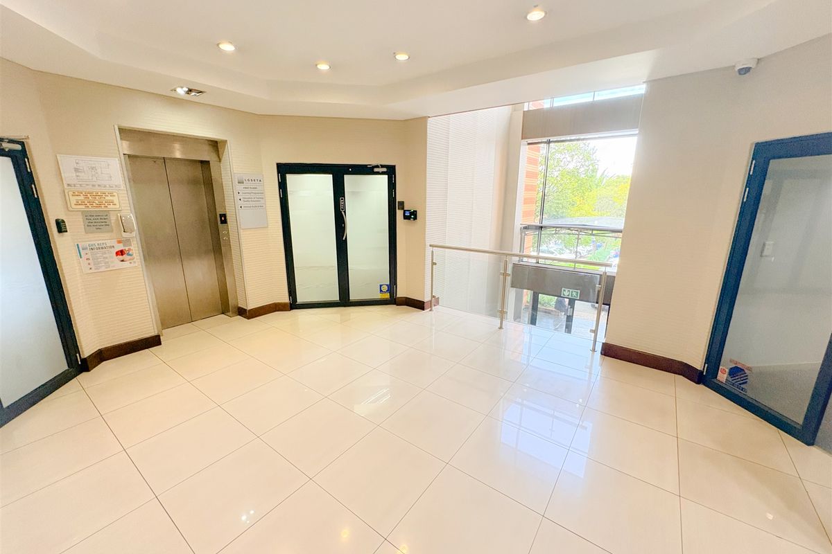 Office building to let - Photo 2